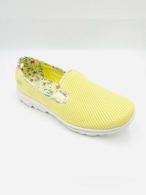 Skechers shoes Go Walk Classic Floral slip on loafers yellow women size 9.5